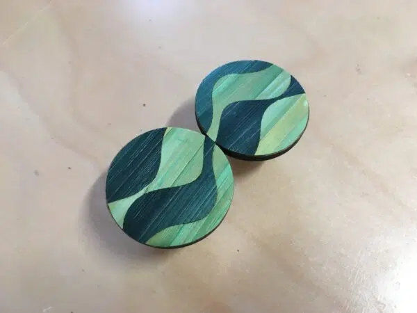 boite recouvertes de marqueterie de paille vert clair et vert foncé