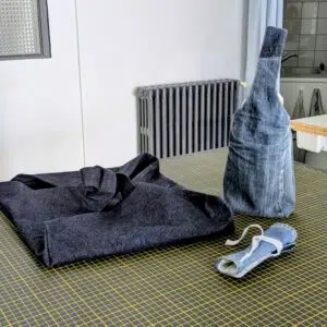 sac à tarte, porte bouteille et étui à couverts réalisés en jean upcyclés chez Re Up Circle Nantes